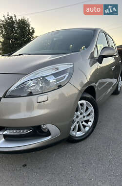 Минивэн Renault Scenic 2013 в 