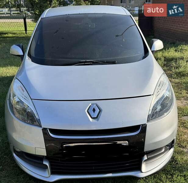 Минивэн Renault Scenic 2013 в 