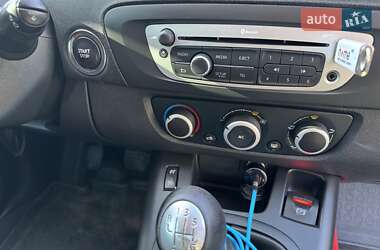 Минивэн Renault Scenic 2013 в 