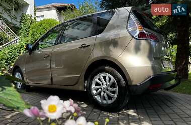 Минивэн Renault Scenic 2014 в 