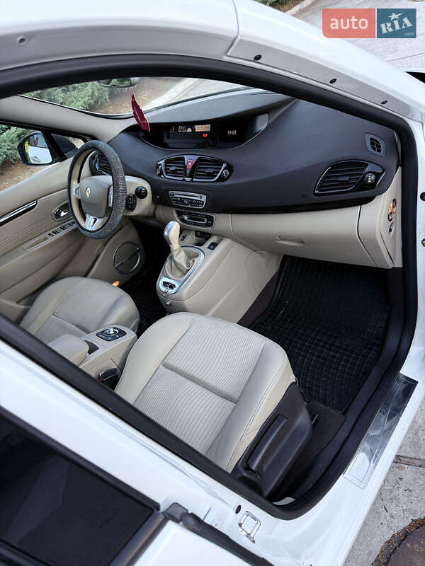 Минивэн Renault Scenic 2011 в Смеле