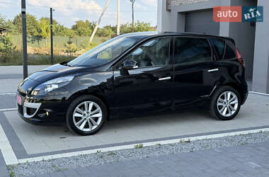 Минивэн Renault Scenic 2011 в 