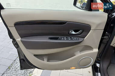 Минивэн Renault Scenic 2011 в 
