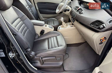 Минивэн Renault Scenic 2011 в 