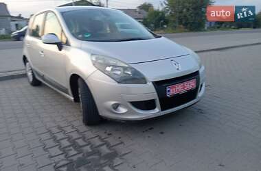 Минивэн Renault Scenic 2009 в 