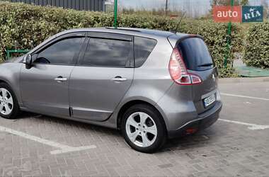 Минивэн Renault Scenic 2010 в 