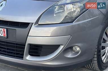 Минивэн Renault Scenic 2011 в 
