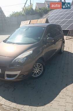 Минивэн Renault Scenic 2010 в 
