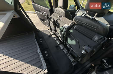 Минивэн Renault Scenic 2014 в 