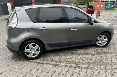 Минивэн Renault Scenic 2012 в 