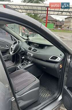 Минивэн Renault Scenic 2012 в 