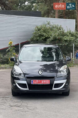 Минивэн Renault Scenic 2011 в 