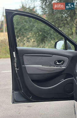 Минивэн Renault Scenic 2011 в 