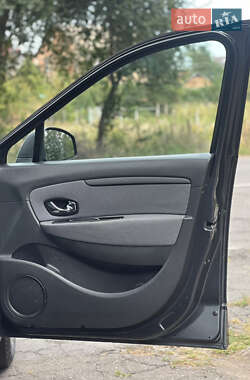 Минивэн Renault Scenic 2011 в 