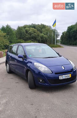 Минивэн Renault Scenic 2009 в 