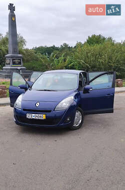 Минивэн Renault Scenic 2009 в 
