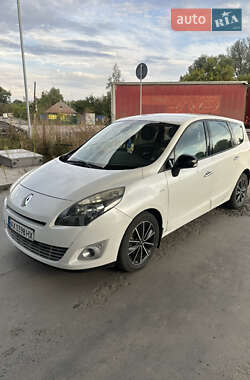 Минивэн Renault Scenic 2011 в 