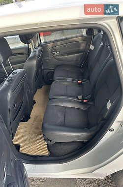 Минивэн Renault Scenic 2011 в 