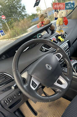 Минивэн Renault Scenic 2011 в 