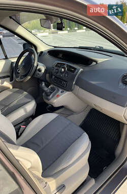 Минивэн Renault Scenic 2005 в 