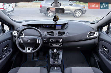 Минивэн Renault Scenic 2011 в 