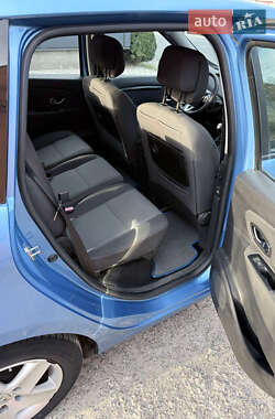 Минивэн Renault Scenic 2011 в 