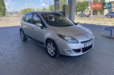 Минивэн Renault Scenic 2010 в 