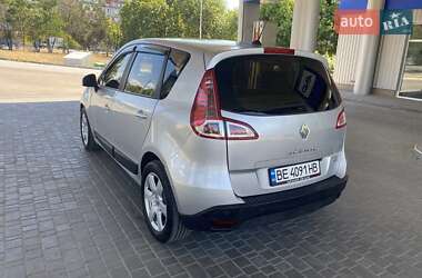 Минивэн Renault Scenic 2010 в 