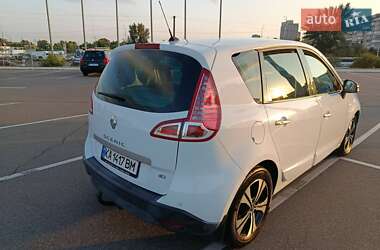 Минивэн Renault Scenic 2011 в 