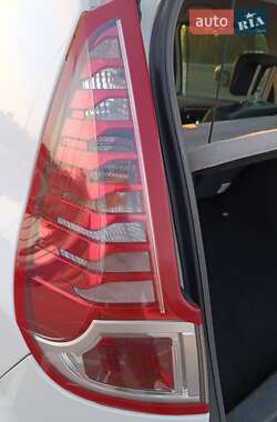 Минивэн Renault Scenic 2011 в 