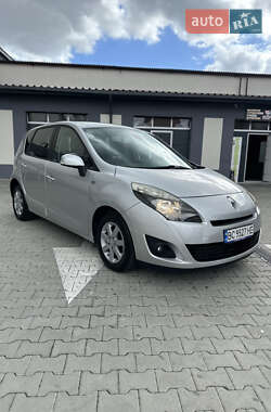 Минивэн Renault Scenic 2011 в 
