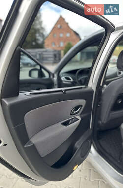 Минивэн Renault Scenic 2011 в 