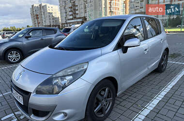 Минивэн Renault Scenic 2012 в 