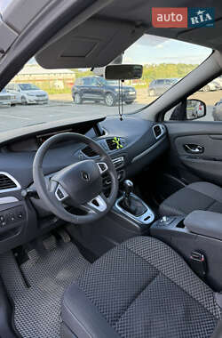 Минивэн Renault Scenic 2012 в 