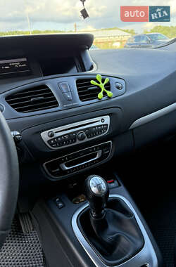 Минивэн Renault Scenic 2012 в 