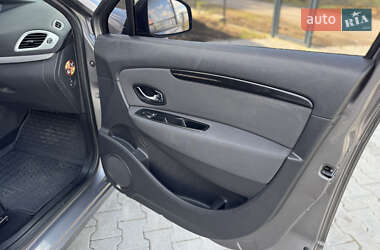 Минивэн Renault Scenic 2013 в 