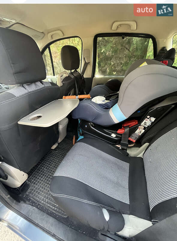 Минивэн Renault Scenic 2006 в Славянске
