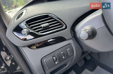 Минивэн Renault Scenic 2013 в 