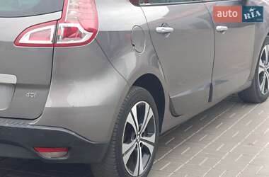 Минивэн Renault Scenic 2011 в 