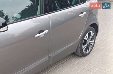 Минивэн Renault Scenic 2011 в 