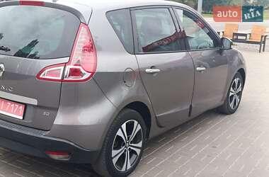 Минивэн Renault Scenic 2011 в 