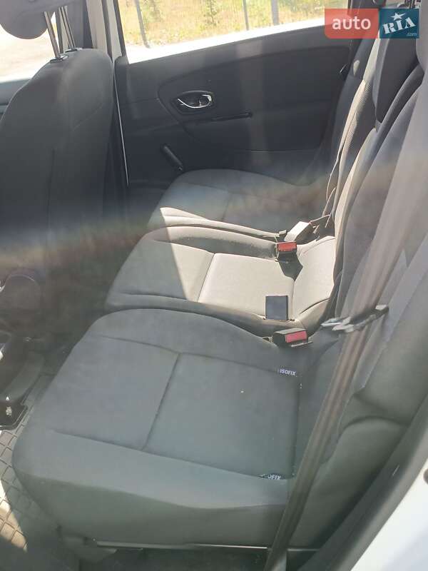 Минивэн Renault Scenic 2012 в Малине
