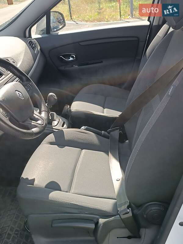 Минивэн Renault Scenic 2012 в Малине