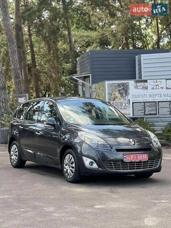 Минивэн Renault Scenic 2009 в 