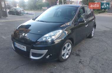 Минивэн Renault Scenic 2011 в 