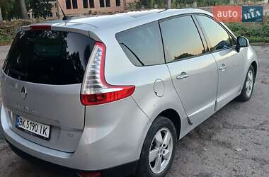 Минивэн Renault Scenic 2010 в 