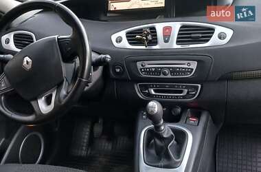 Минивэн Renault Scenic 2010 в 