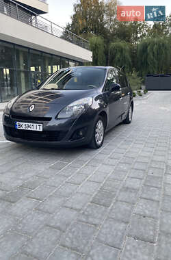 Минивэн Renault Scenic 2011 в Ровно