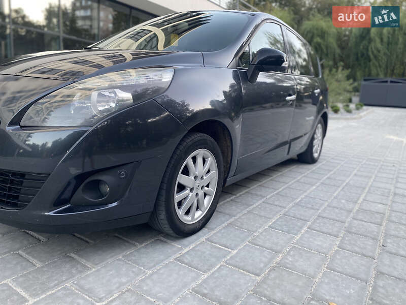 Минивэн Renault Scenic 2011 в Ровно