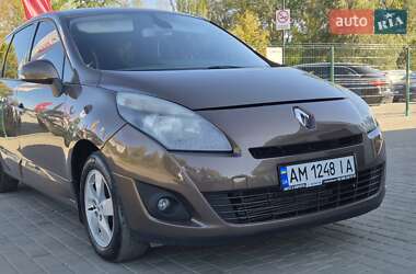 Минивэн Renault Scenic 2010 в 